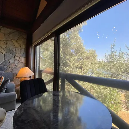 Charming 1br Stone House With View Case de vacanță