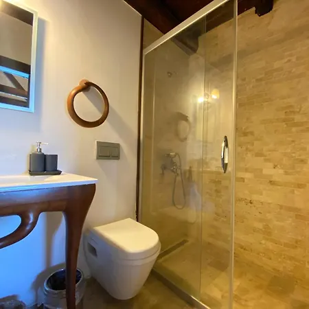 Case de vacanță Charming 1br Stone House With View *