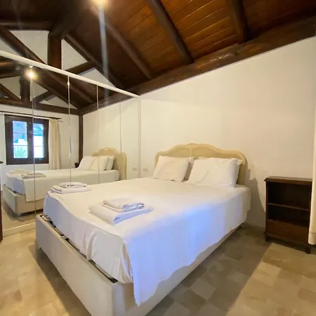Charming 1br Stone House With View Case de vacanță