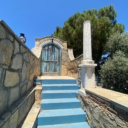 Charming 1br Stone House With View Case de vacanță